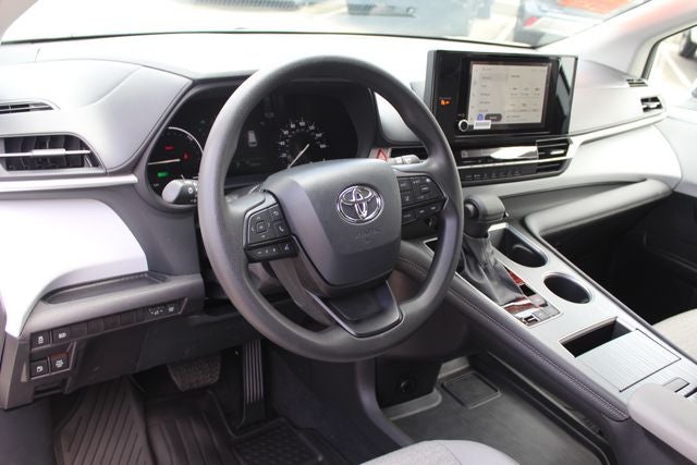 2026 Toyota Sienna LE 8 Passenger