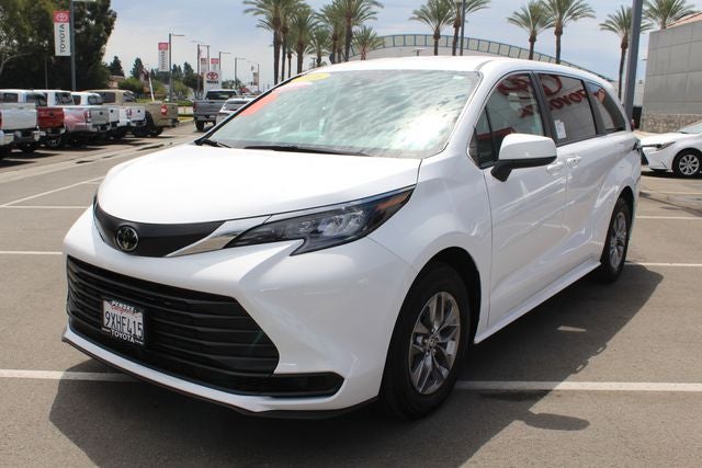 2026 Toyota Sienna LE 8 Passenger