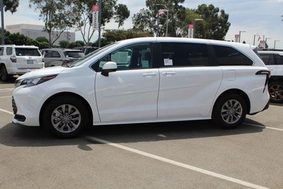 2026 Toyota Sienna LE 8 Passenger