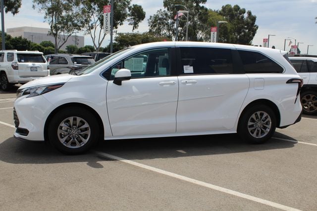 2026 Toyota Sienna LE 8 Passenger