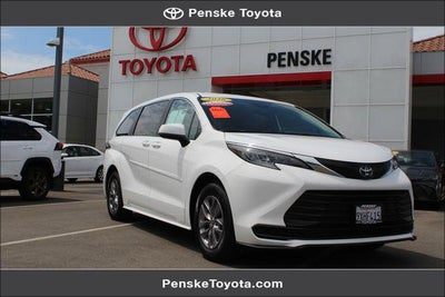 2026 Toyota Sienna LE 8 Passenger