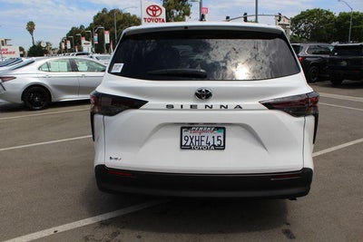 2026 Toyota Sienna LE 8 Passenger