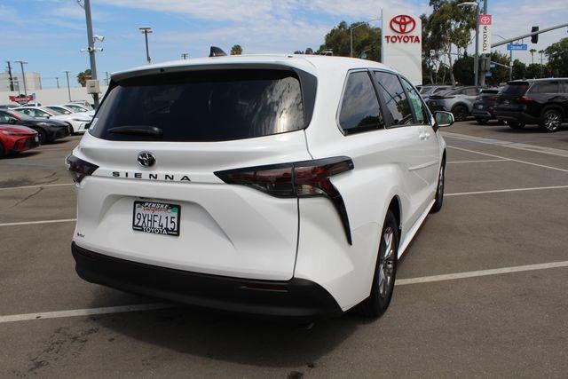 2026 Toyota Sienna LE 8 Passenger
