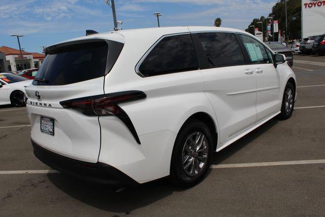 2026 Toyota Sienna LE 8 Passenger