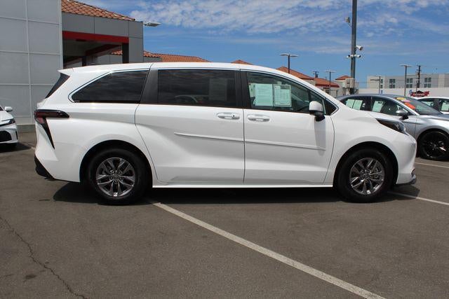 2026 Toyota Sienna LE 8 Passenger