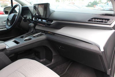2026 Toyota Sienna LE 8 Passenger