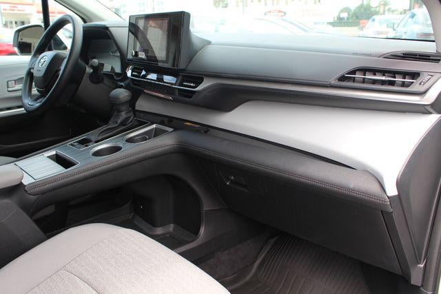 2026 Toyota Sienna LE 8 Passenger