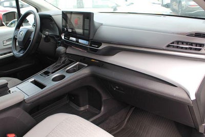2026 Toyota Sienna LE 8 Passenger