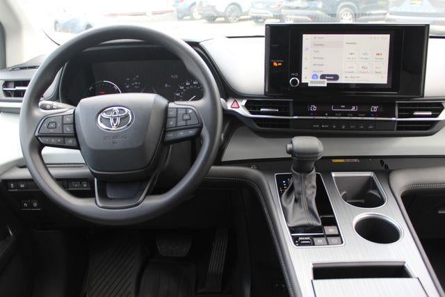 2026 Toyota Sienna LE 8 Passenger