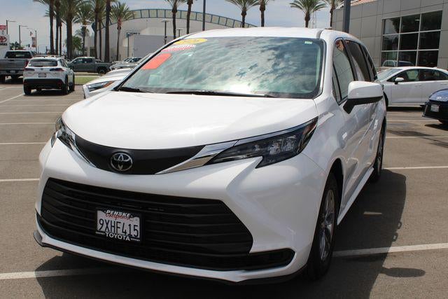 2026 Toyota Sienna LE 8 Passenger