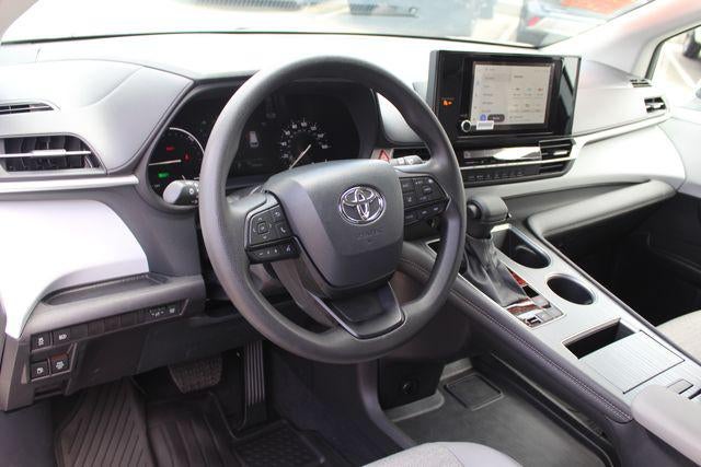 2026 Toyota Sienna LE 8 Passenger