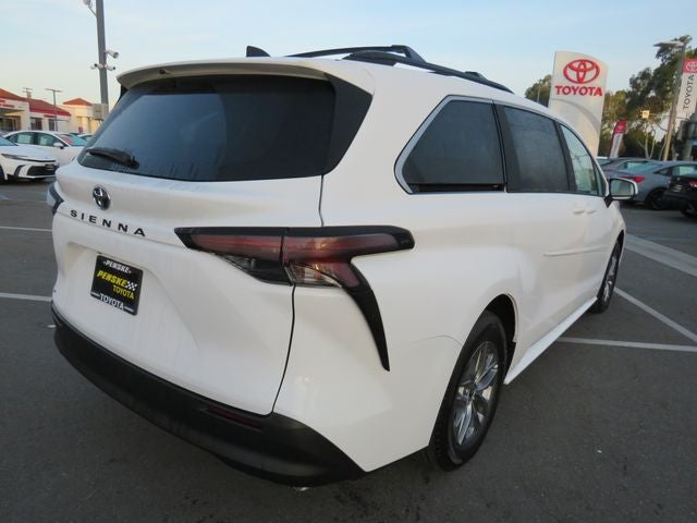2026 Toyota SIENNA LE LE 8 Passenger