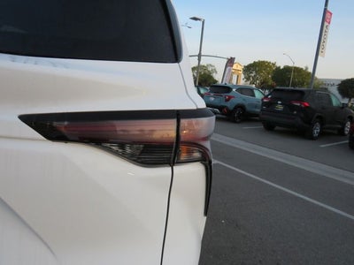 2026 Toyota SIENNA LE LE 8 Passenger