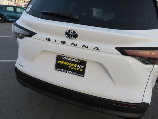 2026 Toyota SIENNA LE LE 8 Passenger