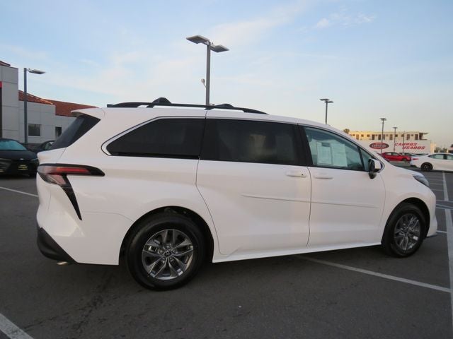 2026 Toyota SIENNA LE LE 8 Passenger