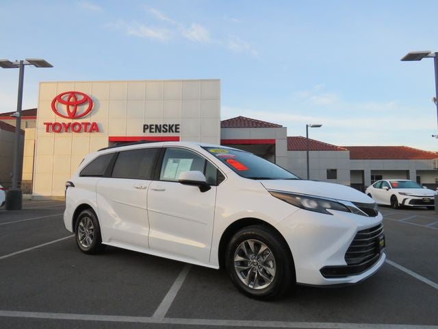 2026 Toyota SIENNA LE LE 8 Passenger