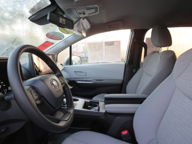 2026 Toyota SIENNA LE LE 8 Passenger