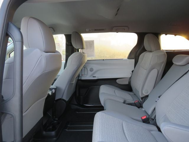 2026 Toyota SIENNA LE LE 8 Passenger