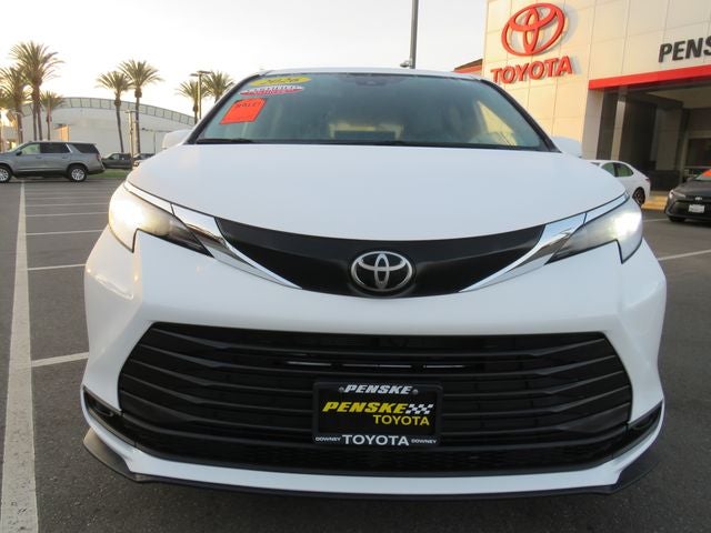 2026 Toyota SIENNA LE LE 8 Passenger