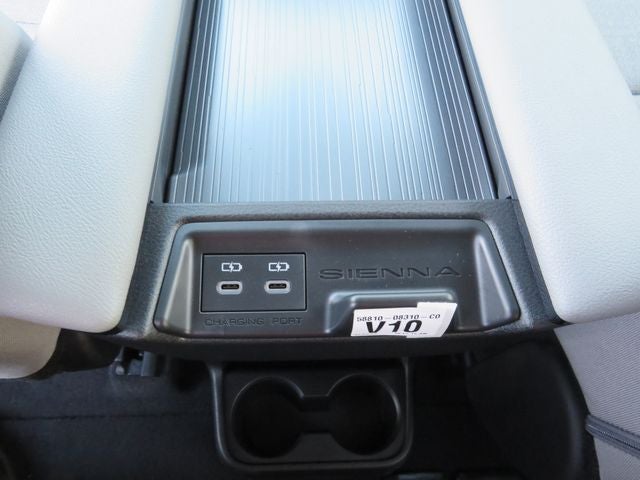 2026 Toyota SIENNA LE LE 8 Passenger