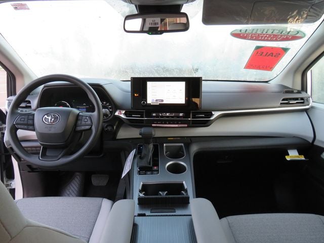 2026 Toyota SIENNA LE LE 8 Passenger