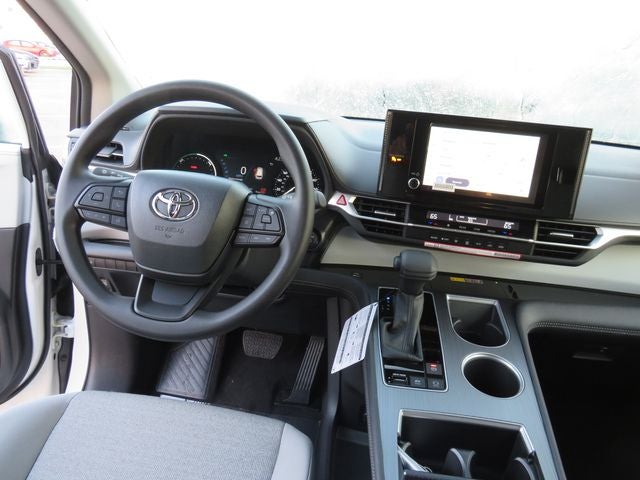 2026 Toyota SIENNA LE LE 8 Passenger