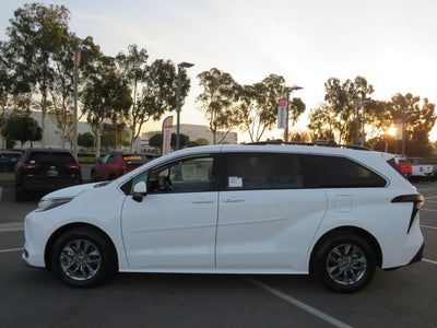 2026 Toyota SIENNA LE LE 8 Passenger