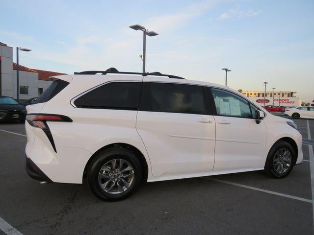 2026 Toyota SIENNA LE LE 8 Passenger