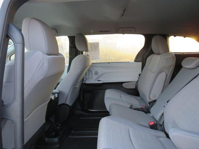 2026 Toyota SIENNA LE LE 8 Passenger