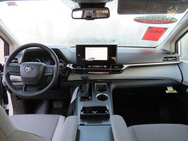 2026 Toyota SIENNA LE LE 8 Passenger