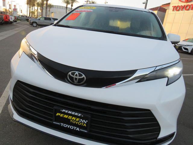 2026 Toyota SIENNA LE LE 8 Passenger