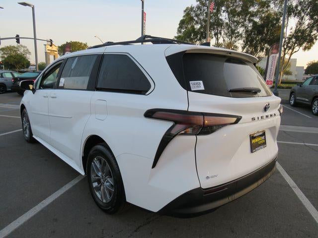 2026 Toyota SIENNA LE LE 8 Passenger