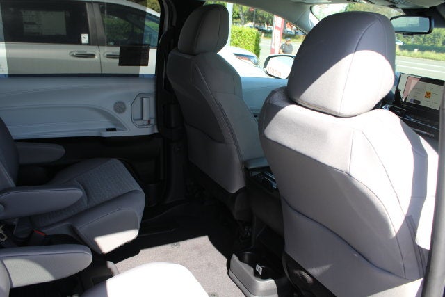 2026 Toyota Sienna LE 8 Passenger