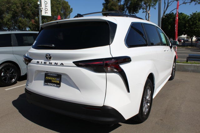 2026 Toyota Sienna LE 8 Passenger