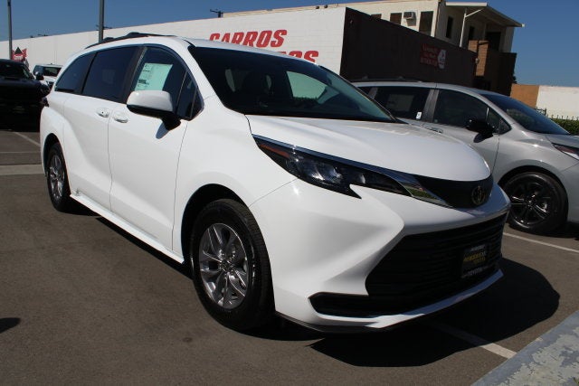 2026 Toyota Sienna LE 8 Passenger