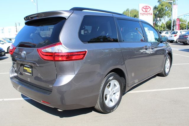 2017 Toyota Sienna LE 8 Passenger