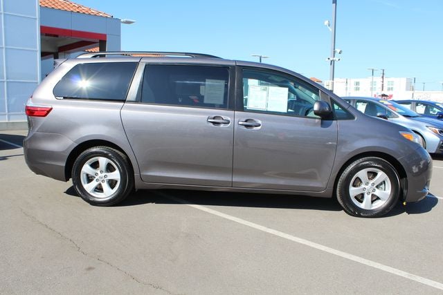 2017 Toyota Sienna LE 8 Passenger