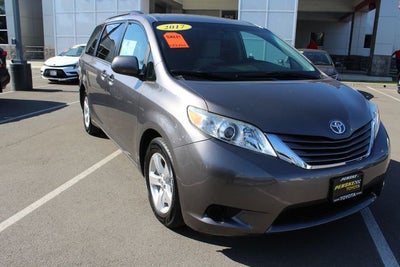 2017 Toyota Sienna LE 8 Passenger