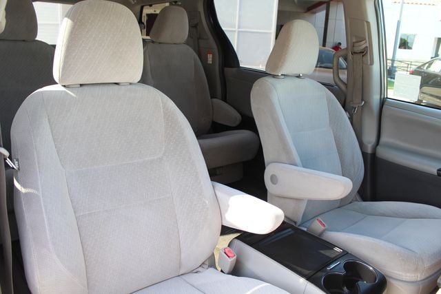 2017 Toyota Sienna LE 8 Passenger