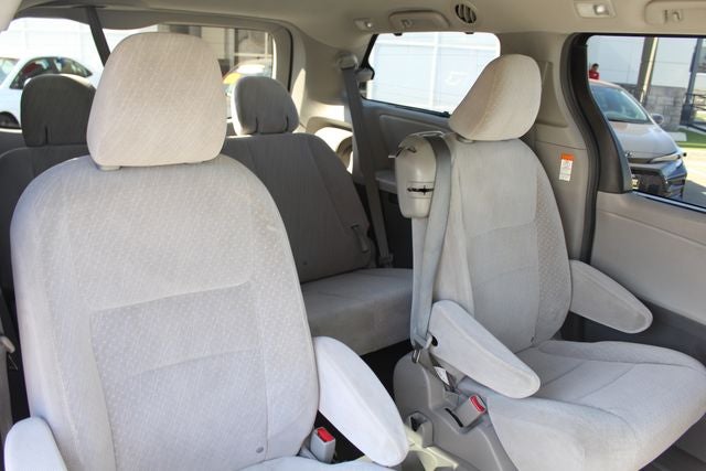 2017 Toyota Sienna LE 8 Passenger