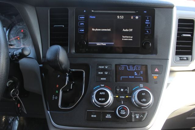 2017 Toyota Sienna LE 8 Passenger
