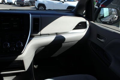 2017 Toyota Sienna LE 8 Passenger