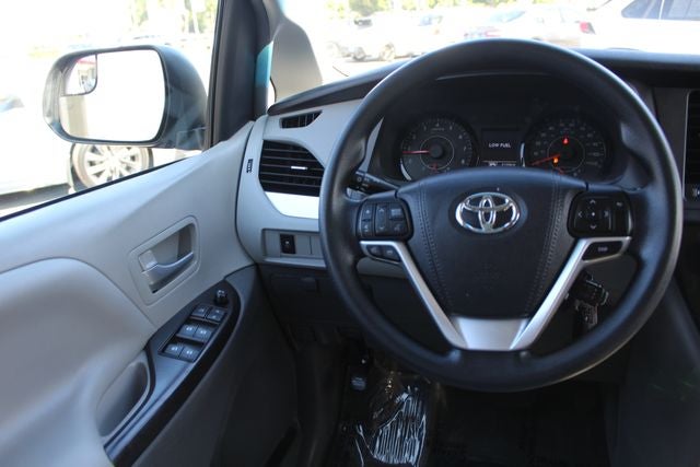 2017 Toyota Sienna LE 8 Passenger