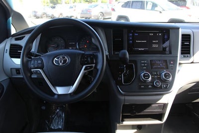 2017 Toyota Sienna LE 8 Passenger