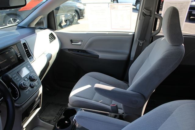 2017 Toyota Sienna LE 8 Passenger