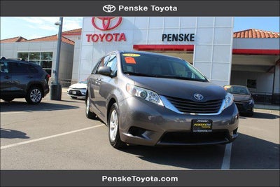 2017 Toyota Sienna LE 8 Passenger