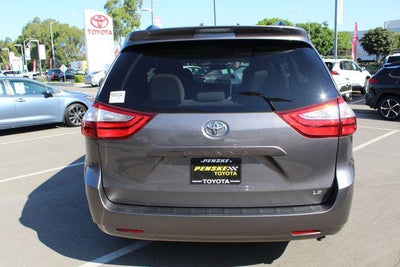 2017 Toyota Sienna LE 8 Passenger