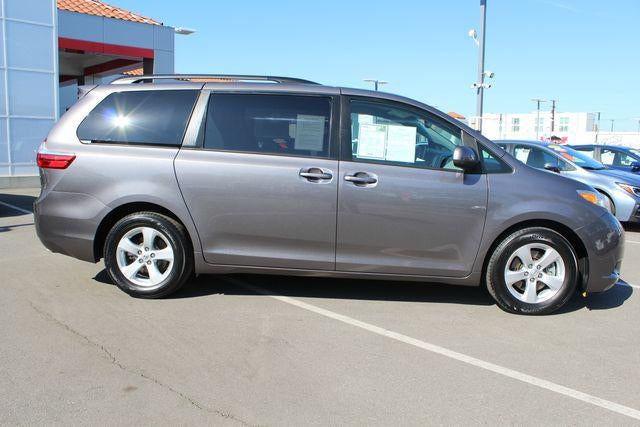 2017 Toyota Sienna LE 8 Passenger