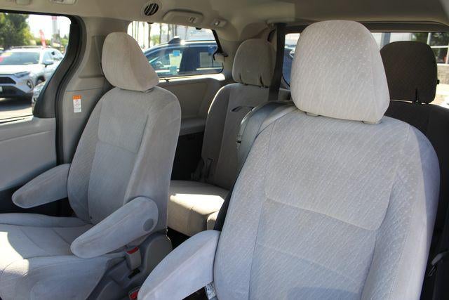 2017 Toyota Sienna LE 8 Passenger