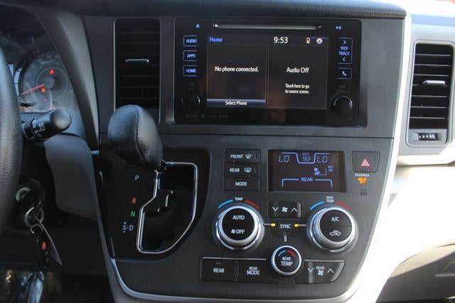 2017 Toyota Sienna LE 8 Passenger
